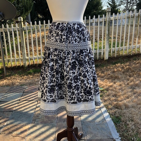 Talbots Spring PurpleFloral Skirt Size 10 - Picture 3 of 5